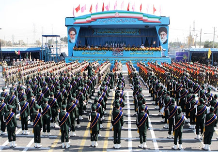مراسم رژه پر صلابت نیروهای مسلح جمهوری اسلامی ایران آغاز شد