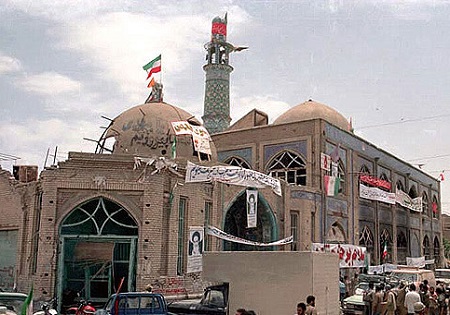 شهدا و خانواده آنان سرمایه ملی کشور هستند