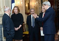 نماینده آمریکا در مذاکرات سازش با نمایندگان اسرائیل و تشکیلات خودگردان دیدار می‌کند