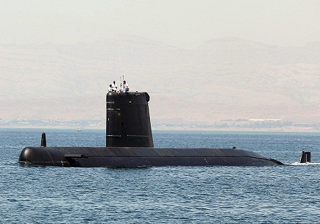 بارگیری اژدر زیردریایی در خارج از اسکله/ انهدام تأسیسات دشمن توسط غواصان نداجا