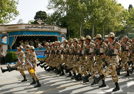 رژه روز ارتش در کرمان برگزار شد