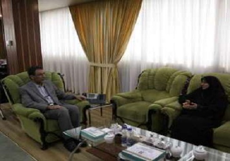 وزیر علوم با همسر شهید دکتر مجید شهریاری دیدار کرد