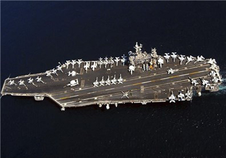 انهدام ماکت ناو هواپیمابر نیروهای فرامنطقهای در تنگه هرمز