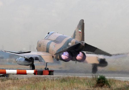 عملیات‌ هوایی جنگنده‌های نهاجا در رزمایش ارتش/ هواپیماهای P3F زیرسطحی‌ها را در دریای عمان شناسایی می‌کنند