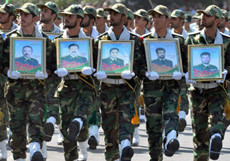مراسم رژه نیروهای مسلح در مشهد برگزار شد