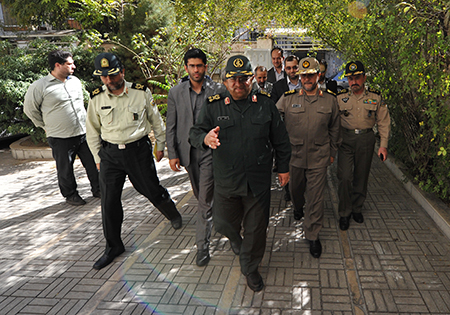 سرلشکر ایزدی از خبرگزاری دفاع مقدس بازدید کرد