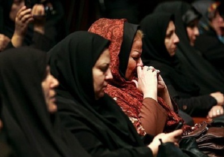زنی با گریه میگفت: