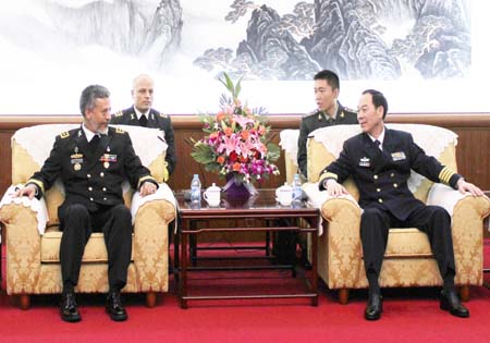 دیدار هیئت بلندپایه نظامی چین با دریادار سیاری