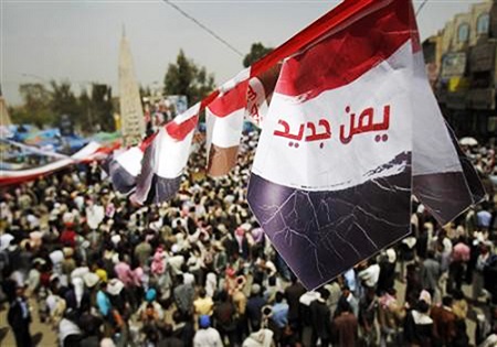 یمنی‌ها علیه حمله عربستان سعودی به کشورشان راهپیمایی می کنند