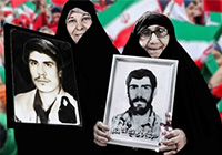 حضور در راهپیمایی 22 بهمن هر نفر با یک عکس شهید