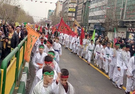 عکس/ فرزندان احمدی روشن در راهپیمایی 22 بهمن