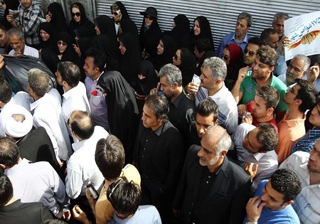 عکس/ مهدوی‌کیا در تشییع شهدای‌ غواص