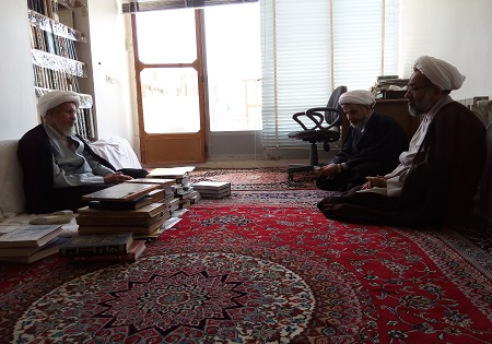 تاکید آیت الله مومن بر ضرورت ترویج فرهنگ دفاع مقدس در بین طلاب جوان