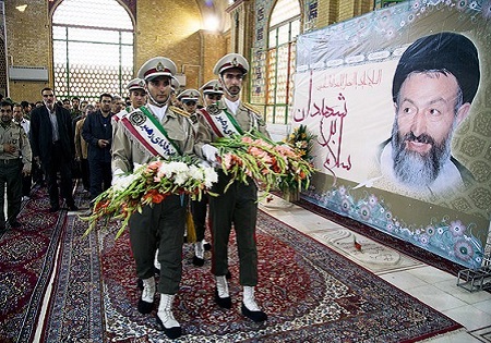قبور مطهر شهدای هفتم تیر گلباران شد