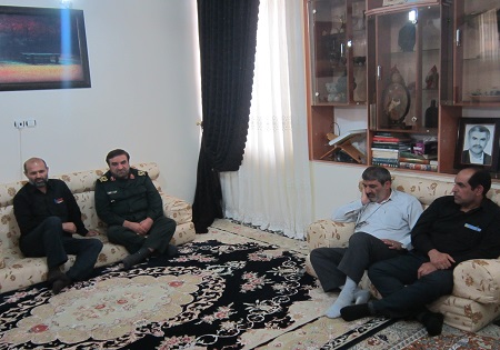 دیدار مدیر کل حفظ آثار دفاع مقدس خوزستان با خانواده مرحوم «عبدالامیر ساغر»
