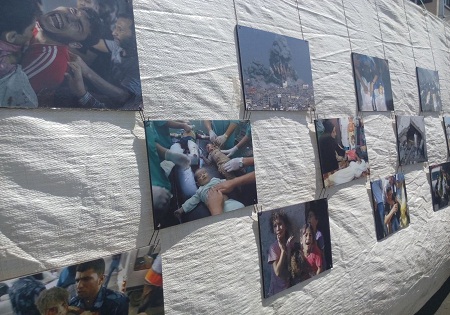 برپایی نمایشگاه عکس غزه در خیابان ولی عصر