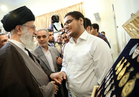 امام خامنه‌ای: پیشرفت‌های علمی فرزندان انقلاب به اقتدار درونی کشور می‌افزاید