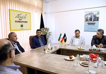 کریمی: لزوم انتقال تجربیات آزادگان به رزمندگان جبهه مقاومت/ شکرنیکچه: مهربانی ها و تحصن ها برای حفظ عزت اسرا بود