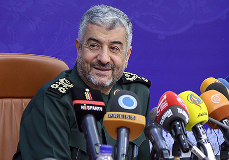 فرمانده کل سپاه اعطای نشان ملی شجاعت به سردار دهقان را تبریک گفت