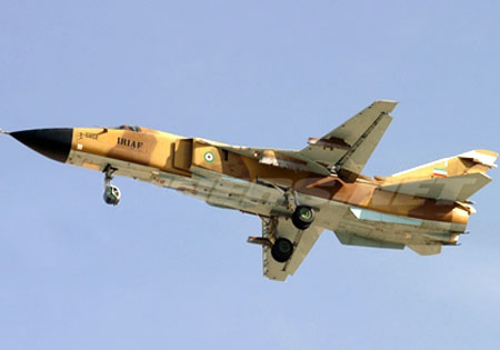 یک فروند جنگنده سوخو24 در حوالی شیراز دچار سانحه شد/ هردو خلبان ایجکت کردند