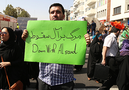 ملت قربانیان منا را با خشم و نفرت از آل سعود تشییع کردند/ شعار مردم: مرگ بر آل سقوط!