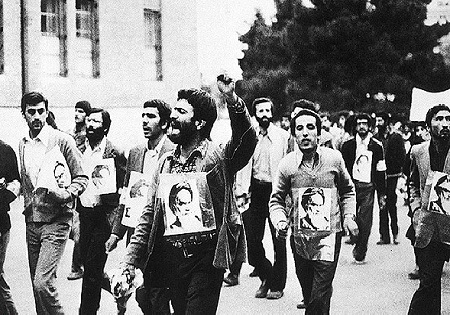 رادیو تهران؛ با «انقلاب دوم» به استقبال 13 آبان می‌رود