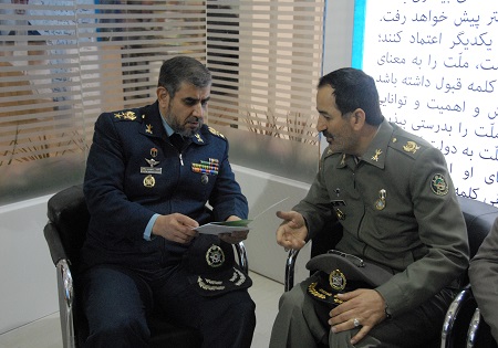بازدید امیر سرتیپ شیخ حسنی و  امیر گلفام از غرفه ستاد کل نیروهای مسلح در نمایشگاه مطبوعات
