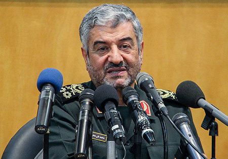 انقلاب اسلامی هر روز قدرتمندتر میشود/ روش دشمن در برخورد با انقلاب تغییر کرده است