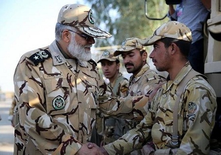 بازدید فرمانده نیروی زمینی ارتش از مرز مهران