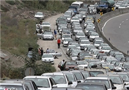 ترافیک نیمهسنگین در مهران و آزادراه تهران ـ قم/ بارش برف و باران در محورهای مواصلاتی ۹ استان