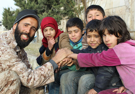 همراه با شهید «حامد کوچک‌زاده» از جنگ با داعش تا دوستی با کودکان سوری در قاب دوربین