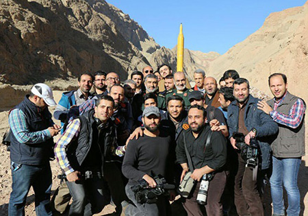 قرینهسازی دو تصویر؛ نماد خودباوری و نماد وابستگی