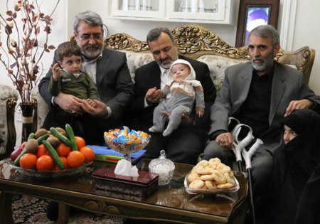 وزیر کشور با خانواده شهید مدافع حرم در مشهد دیدار کرد+تصاویر