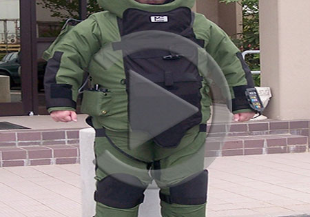 فیلم/ سرباز روسی در لباس ضد مین