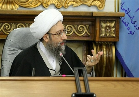 آمریکایی ها دست دوستی دراز می کنند و از پشت خنجر می زنند /در برخورد با هنجارشکنی ها نباید مرتکب هنجارشکنی شد