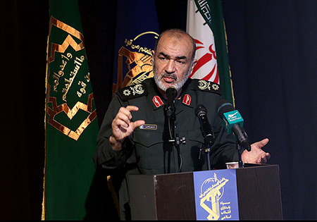 آمریکا به دنبال از بین بردن هویت کشورهای اسلامی است/ بقای کشور در محدوده استقلال و پیشرفت