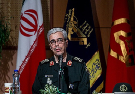 دشمن با نفوذ قصد تغییر تفکر کارگزاران و فرماندهان ما را دارد/ کشور پس از جنگ تحمیلی 6 بار در معرض حمله نظامی قرار گرفت