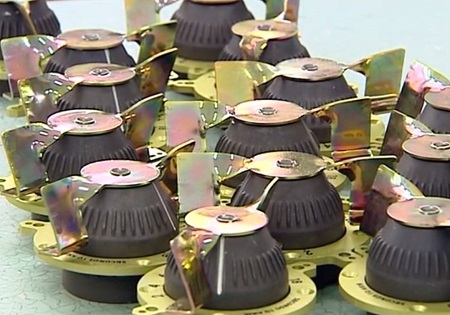 افتتاح خطوط تولید فیوزهای موشک فاتح ۱۱۰ و بمبهای ۵۰۰ پوندی + تصاویر