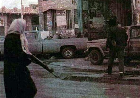 عکس/ بانوی ایرانی در دفاع از خرمشهر