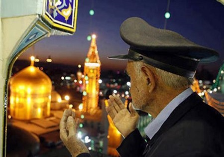 تشرف خانواده شهدای مدافع حرم به بارگاه امام رضا(ع)