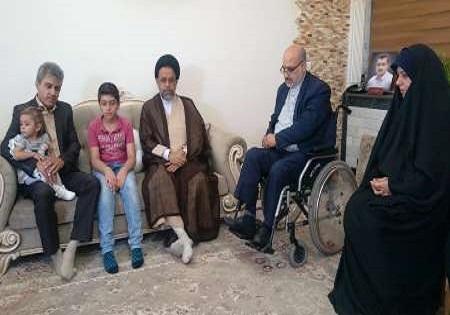 دیدار وزیر اطلاعات با خانوادههای سه شهید در قم
