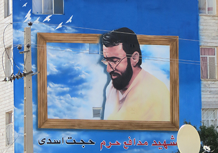 اقدام قابل تحسین شهرداری قزوین در نقاشی دیواری تصاویر شهدای مدافع حرم