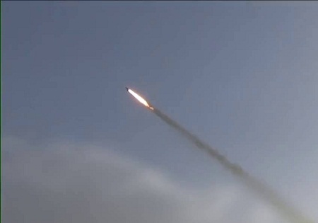 عزم یمنیها برای انهدام تاسیسات حیاتی عربستان/ حملات موشکی ارتش یمن به مواضع سعودیها ادامه دارد