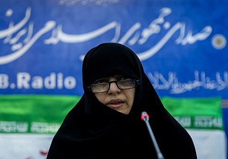 رادیو در طول سال برنامههای مختلفی را با موضوع دفاع مقدس پخش میکند