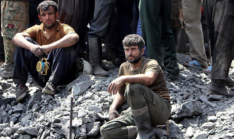 امدادرسانی یگان‌های ارتش به حادثه دیدگان معدن گلستان