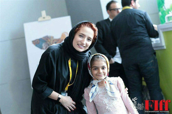 «نگار جواهریان» در کنار دختر شهید مدافع حرم + عکس