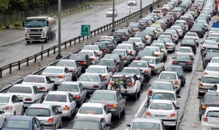 ترافیک در آزادراه‌های منتهی به تهران از کرج، قم و ساوه/ بارش باران در 6 استان
