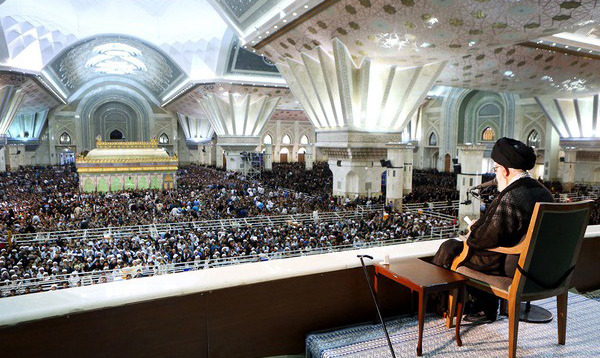 سخنرانی مقام معظم رهبری در مرقد مطهر امام خمینی (ره) آغاز شد