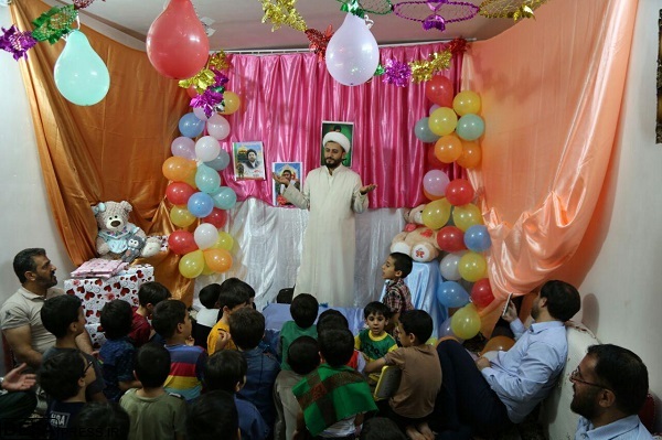 آیین جشن تولد فرزندان شهدای مدافع حرم خیابان آل یاسین قم+ تصاویر