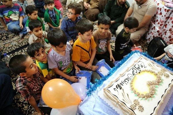آیین جشن تولد فرزندان شهدای مدافع حرم خیابان آل یاسین قم+ تصاویر